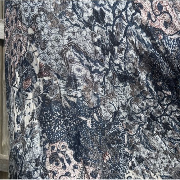 💝7 for $21 / Blue and Cream Floral Cover Up with Flare Sleeves - Picture 11 of 16